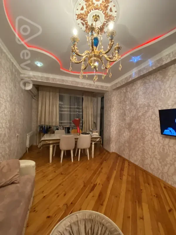 Kirayə verilir 3 otaqlı yeni tikili 120 m²