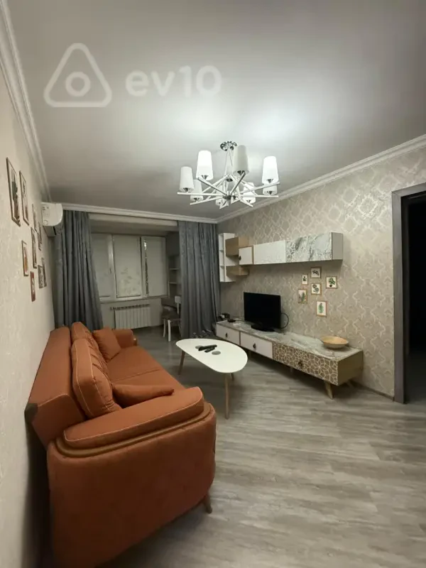 Kirayə verilir 2 otaqlı köhnə tikili 50 m²