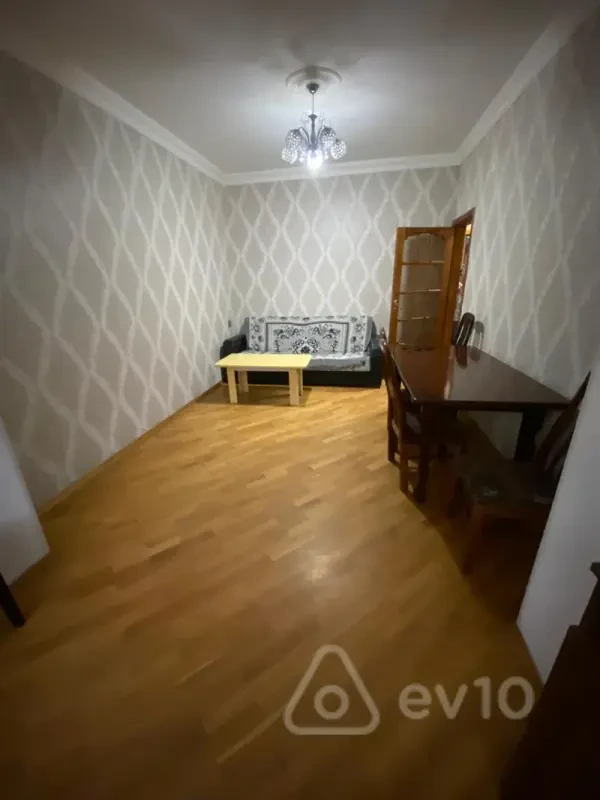 Kirayə verilir 3 otaqlı köhnə tikili 60 m²