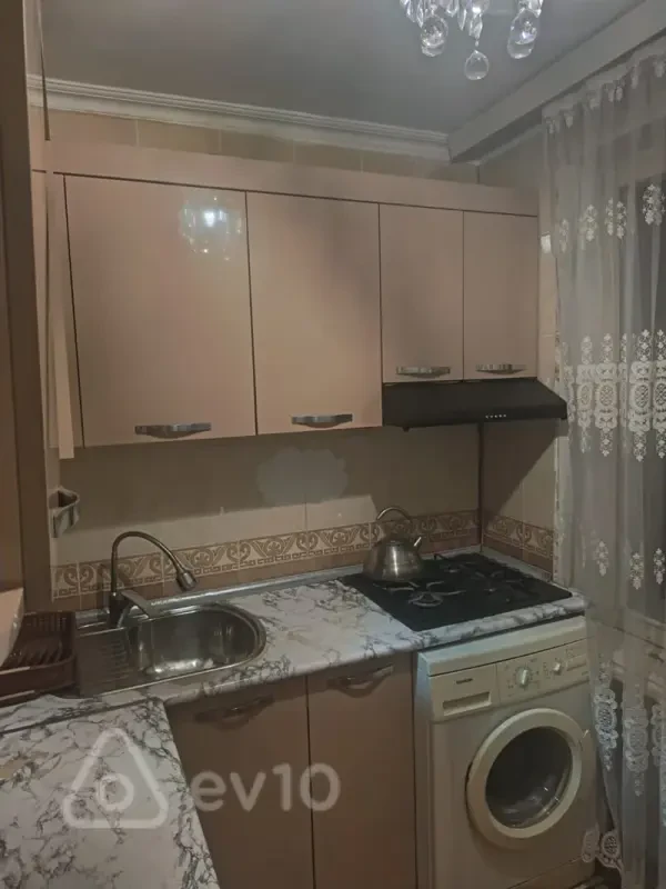 Kirayə verilir 1 otaqlı köhnə tikili 38 m²