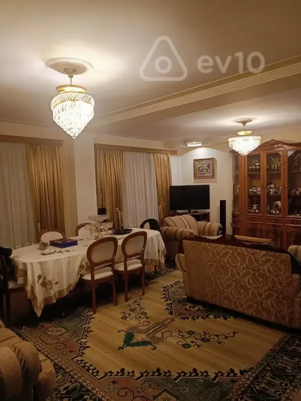 Satılır 5 otaqlı köhnə tikili 145 m²