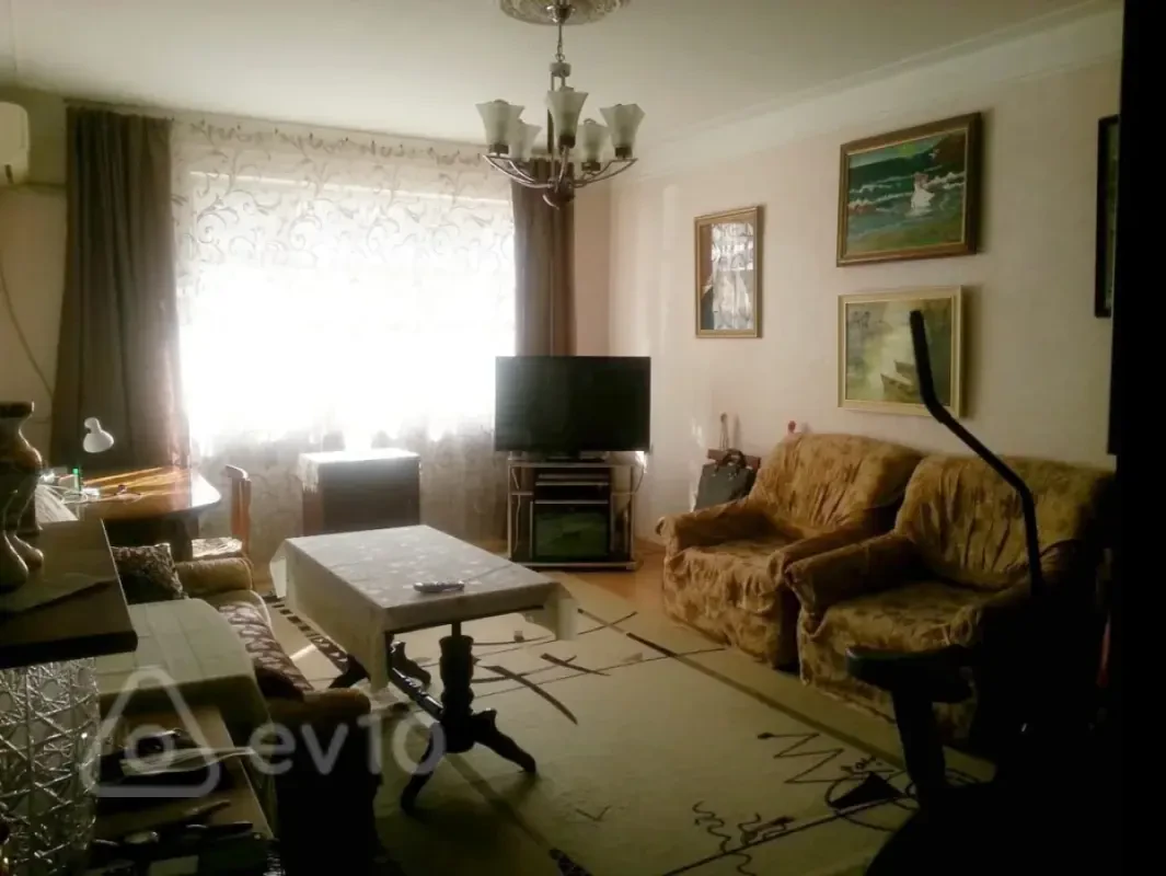 Satılır 4 otaqlı köhnə tikili 90 m²