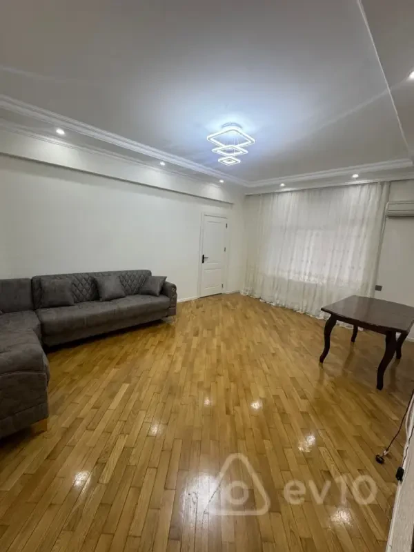 Kirayə verilir 2 otaqlı yeni tikili 75 m²