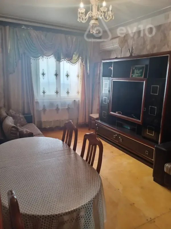 Kirayə verilir 2 otaqlı köhnə tikili 65 m²