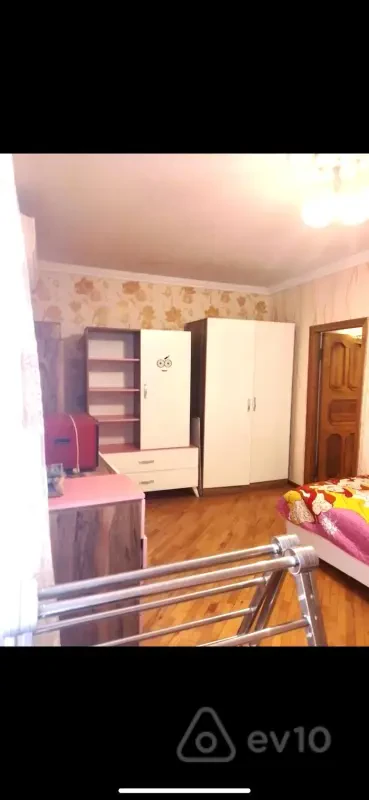 Kirayə verilir 2 otaqlı köhnə tikili 70 m²