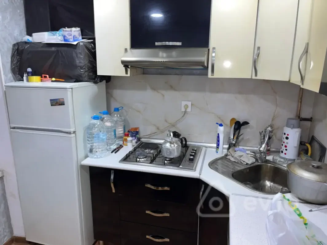 Kirayə verilir 2 otaqlı köhnə tikili 50 m²