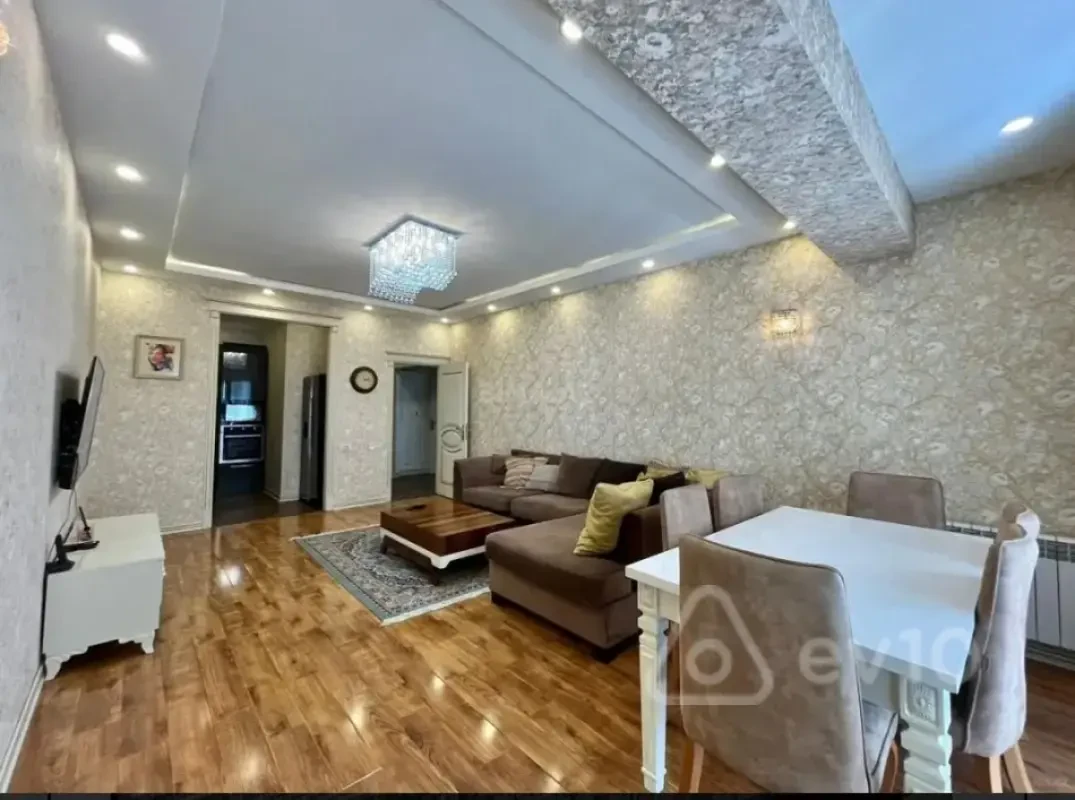 Kirayə verilir 2 otaqlı yeni tikili 80 m²