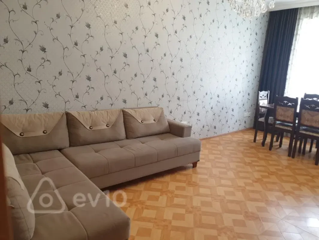 Kirayə verilir 2 otaqlı köhnə tikili 60 m²