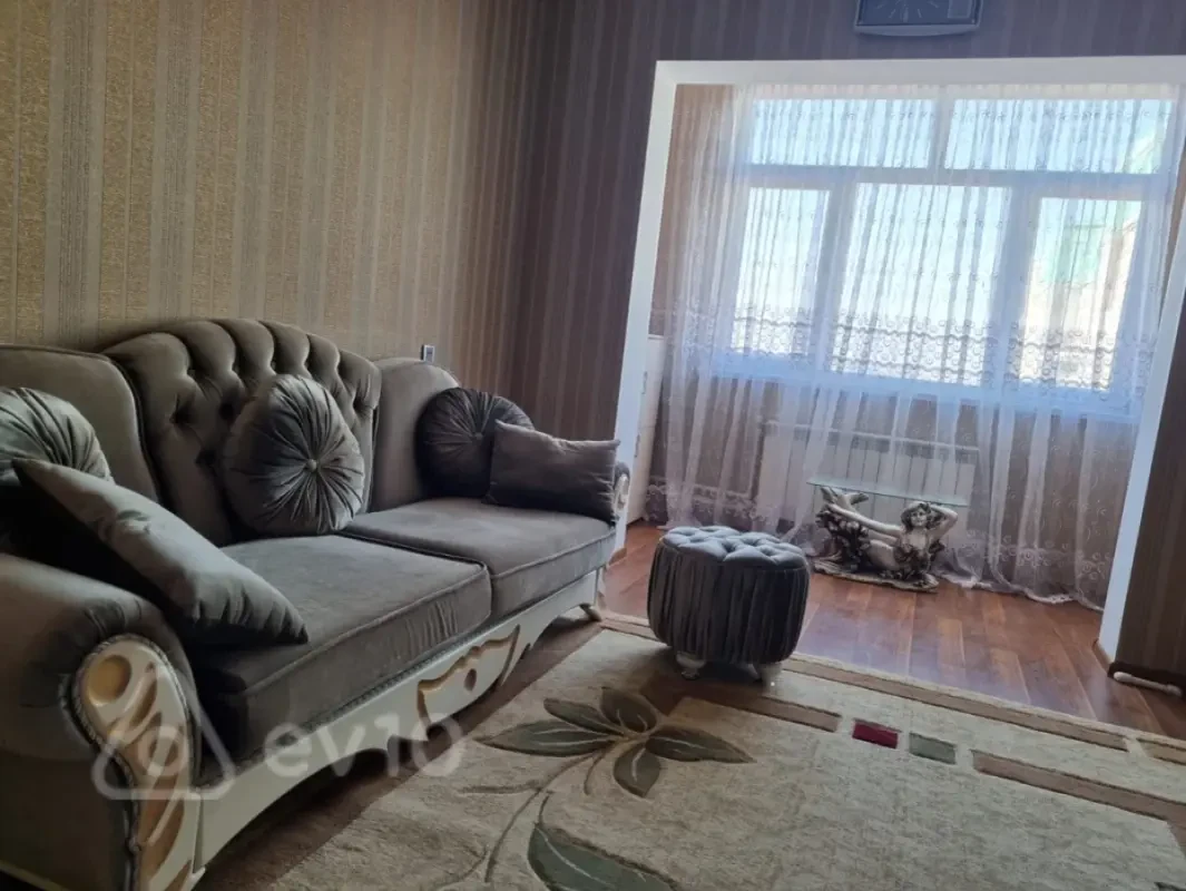 Kirayə verilir 2 otaqlı köhnə tikili 65 m²