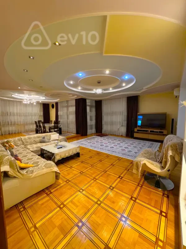 Satılır 5 otaqlı yeni tikili 245 m²