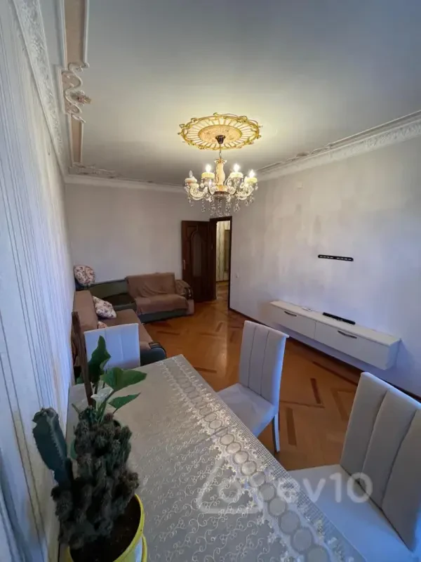 Kirayə verilir 3 otaqlı köhnə tikili 70 m²