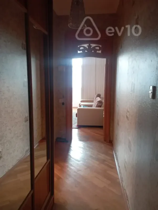 Kirayə verilir 2 otaqlı köhnə tikili 64 m²