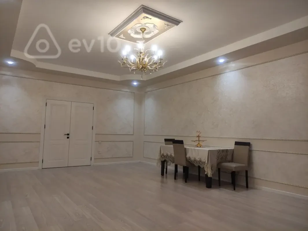 Satılır 10 otaqlı həyət evi 450 m²
