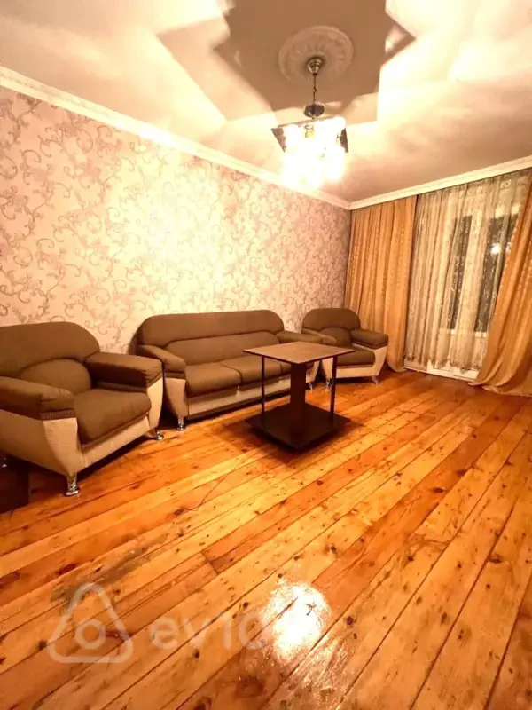 Kirayə verilir 2 otaqlı köhnə tikili 35 m²