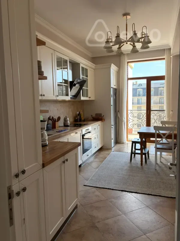 Kirayə verilir 3 otaqlı yeni tikili 140 m²