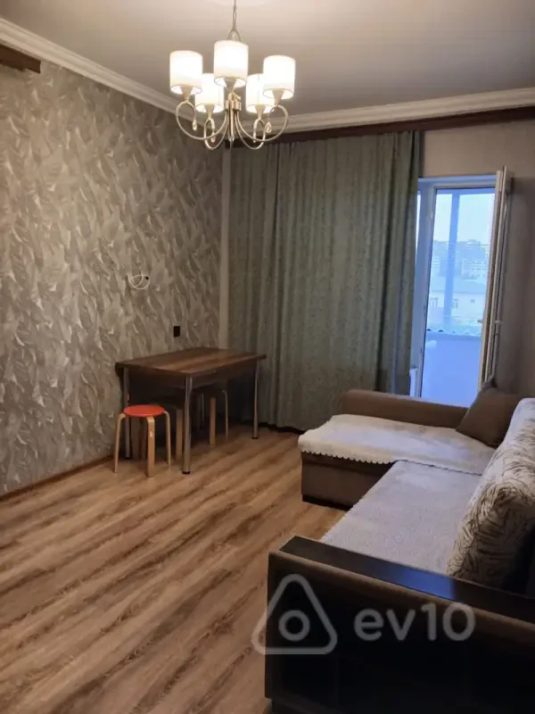 Kirayə verilir 2 otaqlı köhnə tikili 45 m²