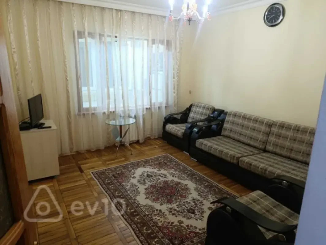 Kirayə verilir 2 otaqlı köhnə tikili 60 m²