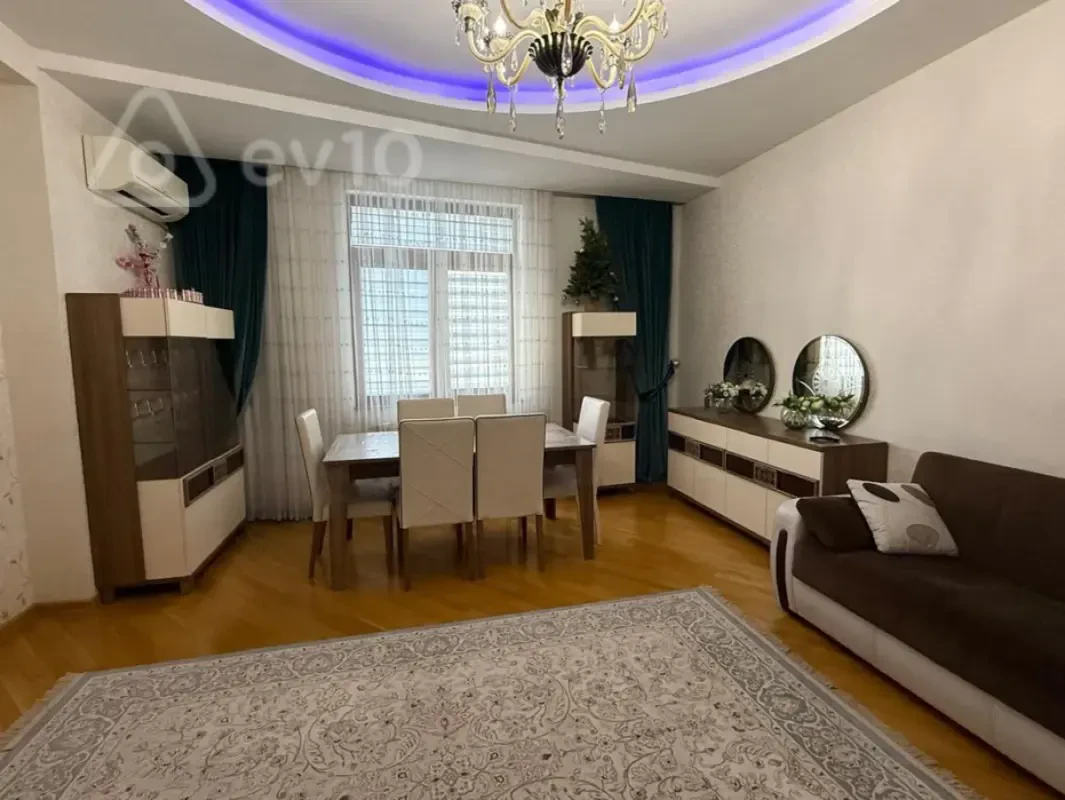Kirayə verilir 3 otaqlı yeni tikili 130 m²