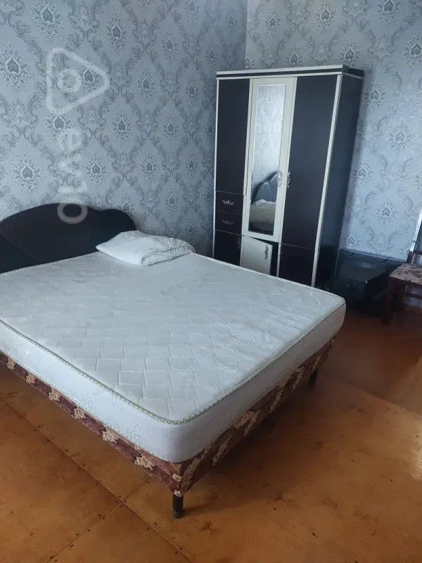 Kirayə verilir 2 otaqlı köhnə tikili 53 m²