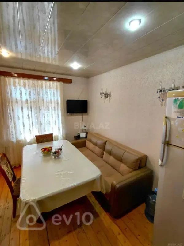 Satılır 4 otaqlı köhnə tikili 90 m²