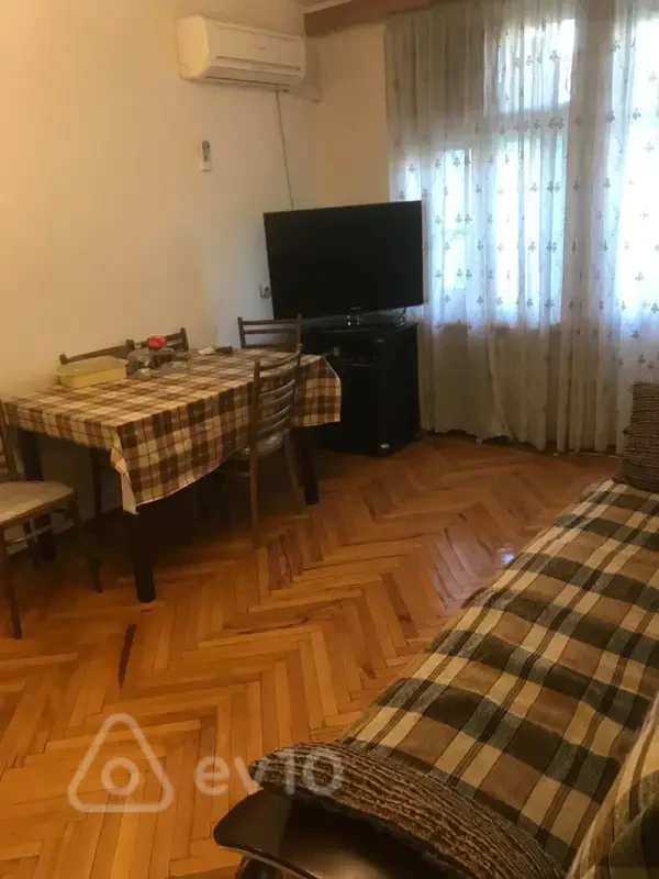 Kirayə verilir 2 otaqlı köhnə tikili 60 m²