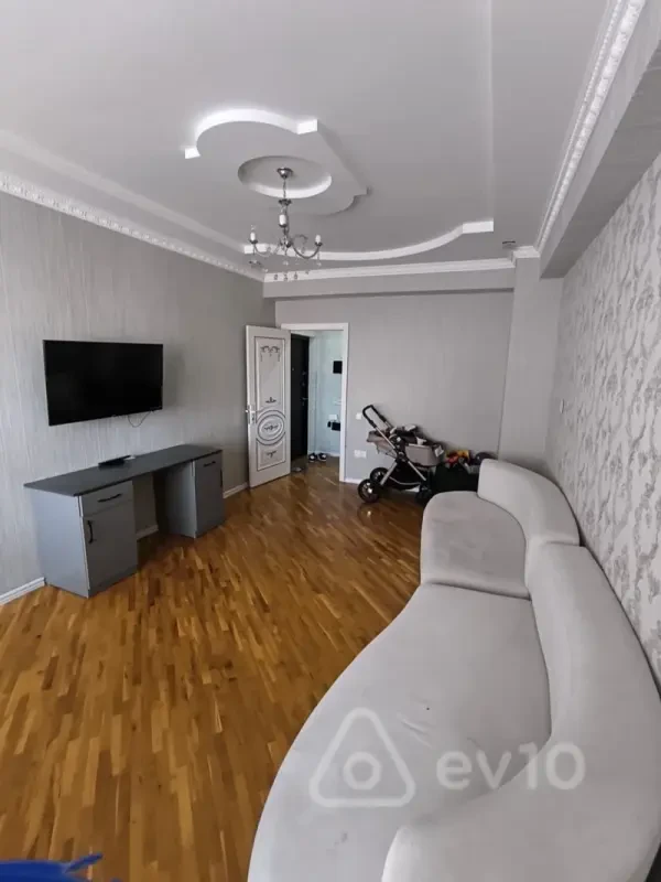 Kirayə verilir 2 otaqlı yeni tikili 70 m²