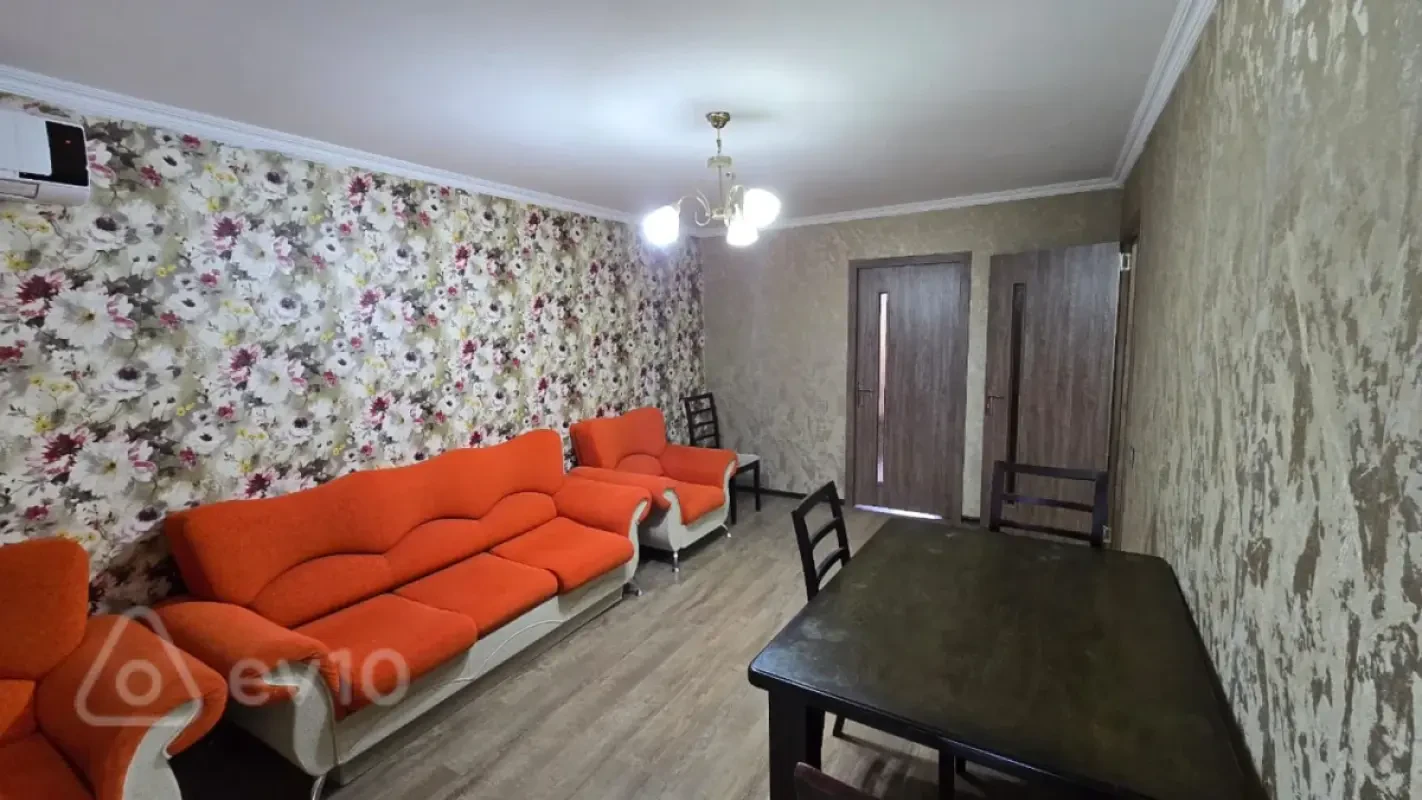 Kirayə verilir 3 otaqlı köhnə tikili 80 m²