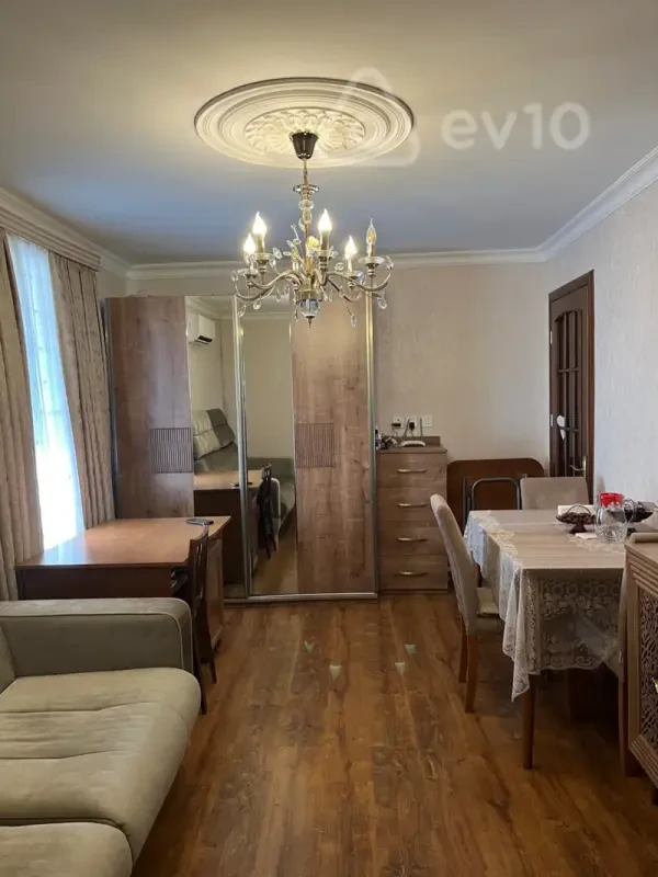Satılır 2 otaqlı köhnə tikili 45 m²