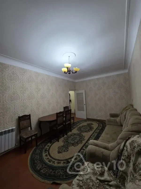 Kirayə verilir 2 otaqlı köhnə tikili 55 m²