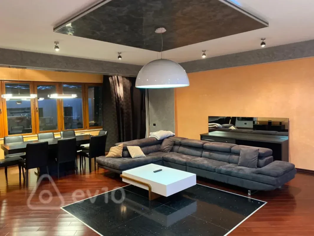 Kirayə verilir 4 otaqlı yeni tikili 220 m²
