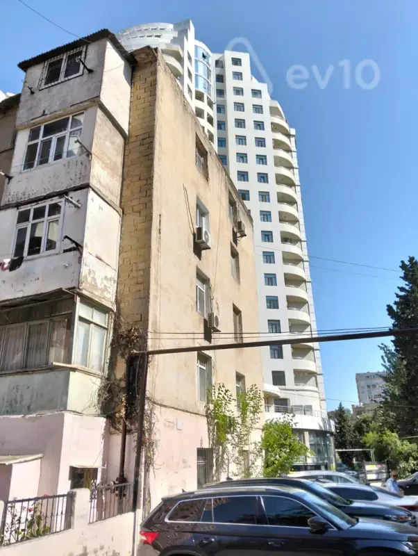 Kirayə verilir 2 otaqlı köhnə tikili 55 m²