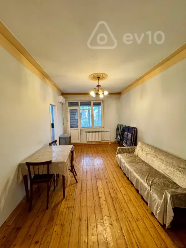 Kirayə verilir 2 otaqlı köhnə tikili 55 m²