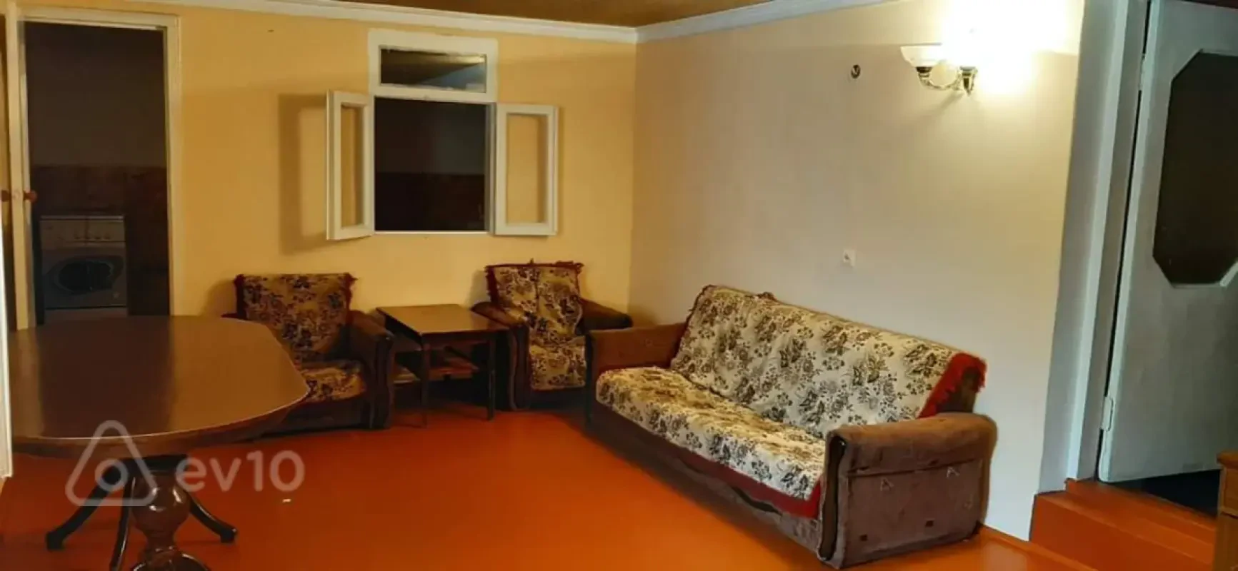Kirayə verilir 2 otaqlı köhnə tikili 110 m²