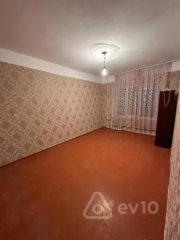 Kirayə verilir 2 otaqlı köhnə tikili 60 m²