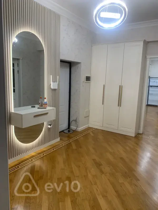 Kirayə verilir 4 otaqlı yeni tikili 148 m²