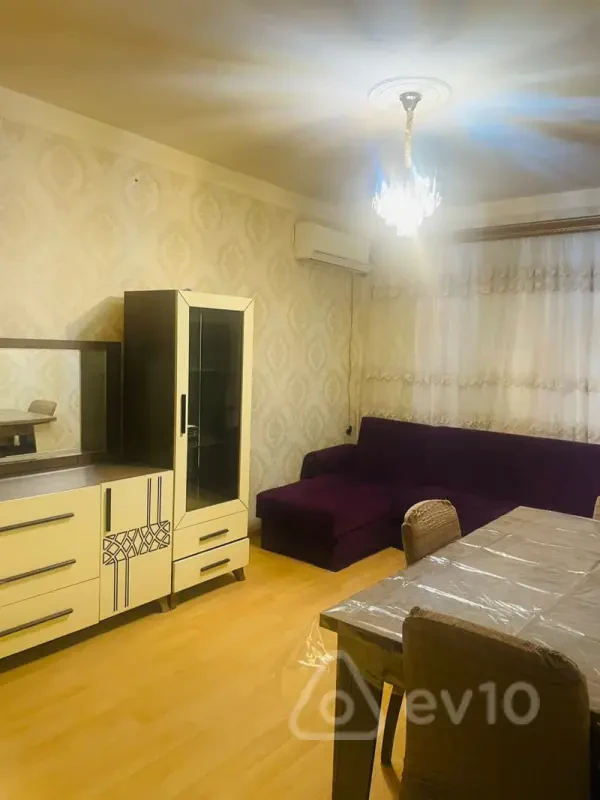 Kirayə verilir 2 otaqlı köhnə tikili 50 m²