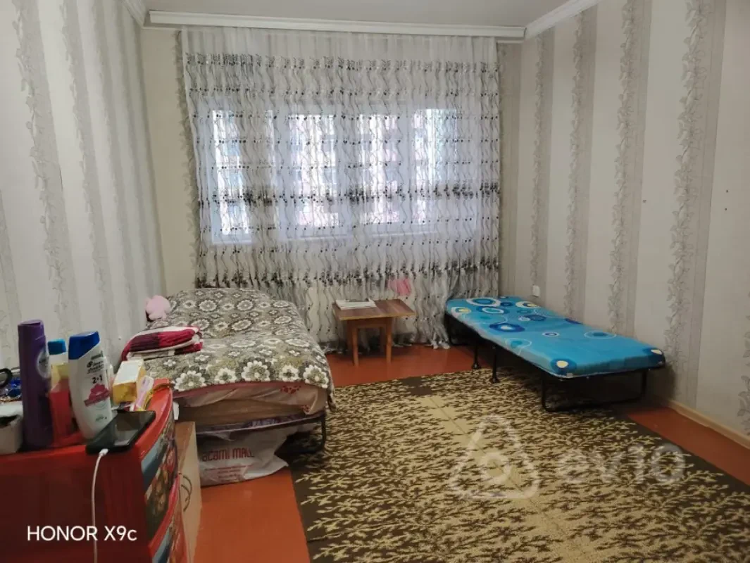 Kirayə verilir 4 otaqlı köhnə tikili 90 m²