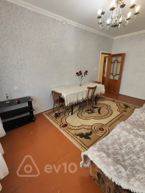 Kirayə verilir 3 otaqlı köhnə tikili 80 m²