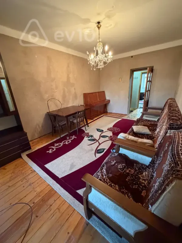 Kirayə verilir 2 otaqlı köhnə tikili 70 m²