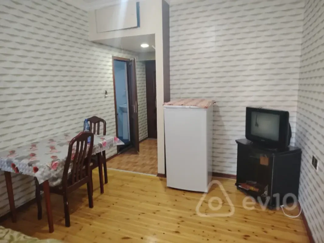 Kirayə verilir 2 otaqlı köhnə tikili 45 m²