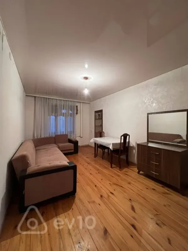 Kirayə verilir 3 otaqlı köhnə tikili 85 m²