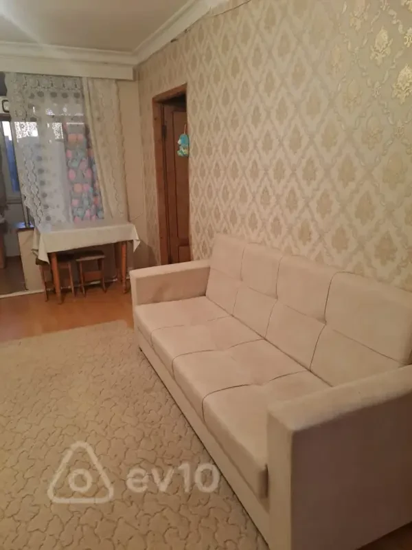 Kirayə verilir 2 otaqlı köhnə tikili 45 m²