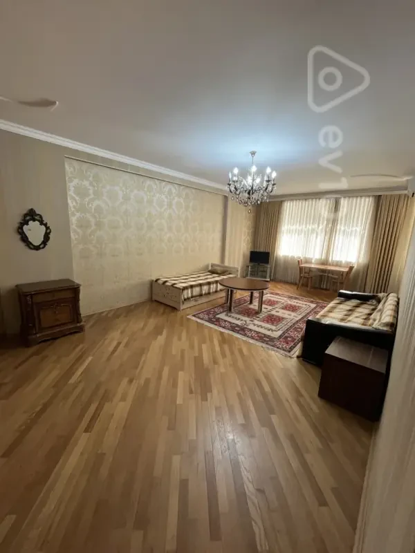 Kirayə verilir 3 otaqlı yeni tikili 130 m²