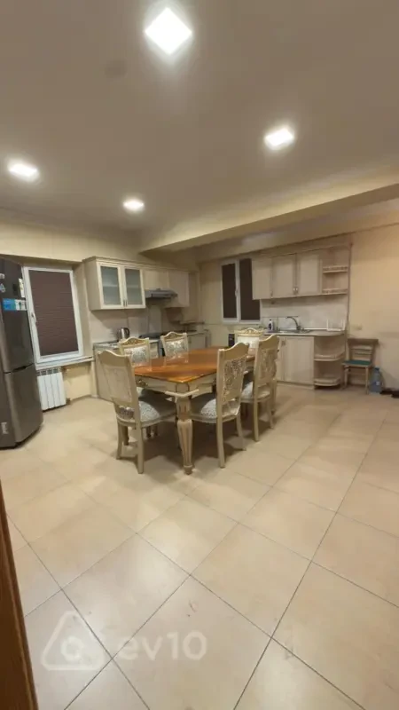 Kirayə verilir 3 otaqlı köhnə tikili 90 m²