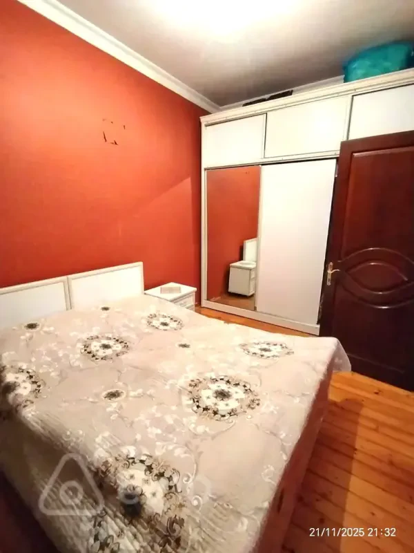 Kirayə verilir 2 otaqlı köhnə tikili 50 m²