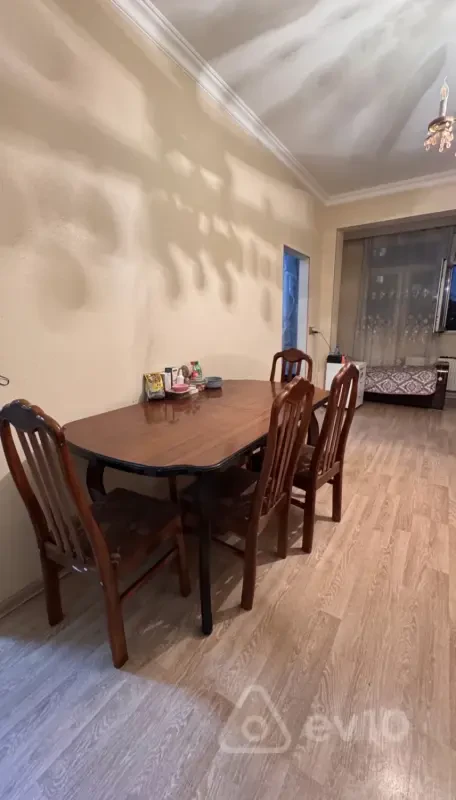 Kirayə verilir 2 otaqlı köhnə tikili 65 m²