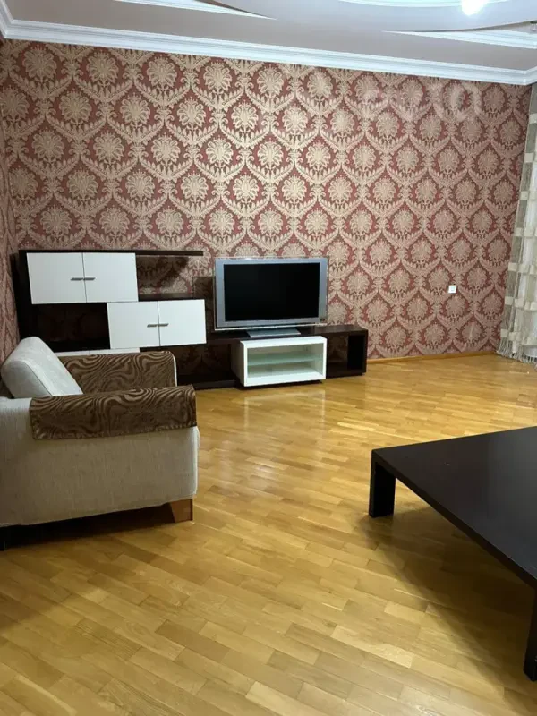Kirayə verilir 3 otaqlı yeni tikili 120 m²