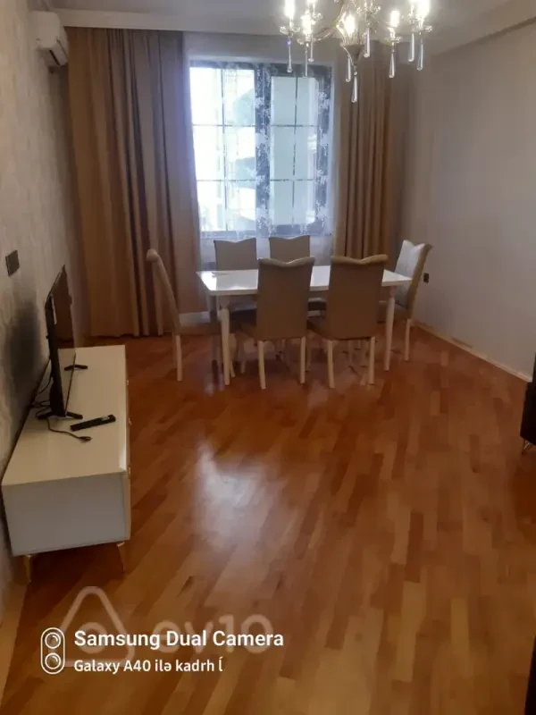Kirayə verilir 2 otaqlı yeni tikili 70 m²