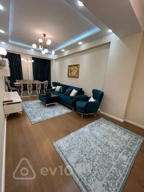 Kirayə verilir 3 otaqlı yeni tikili 140 m²