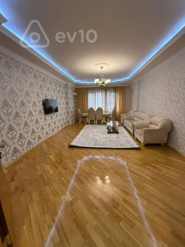 Kirayə verilir 3 otaqlı yeni tikili 135 m²